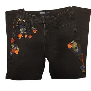 Zara straight leg embroidered jeans size 4